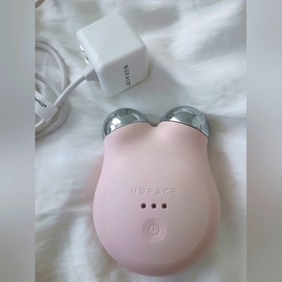 NuFACE MINI+ Petite Facial Toning Device - Picture 2 of 15